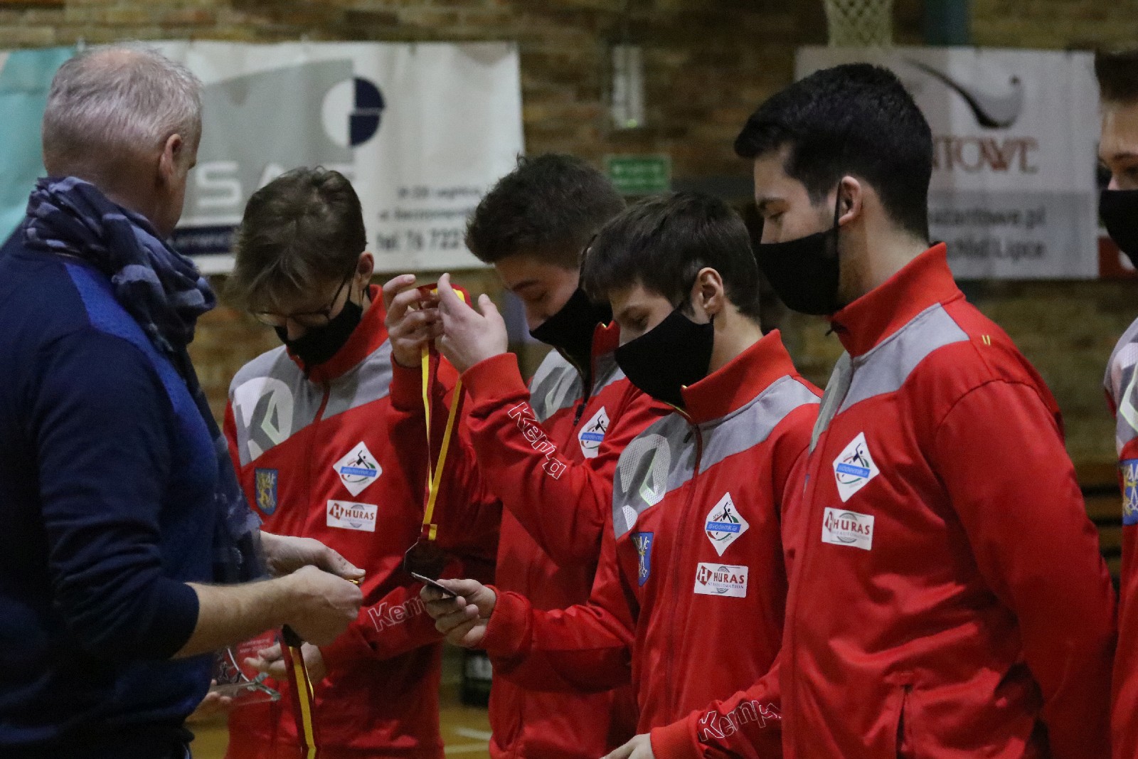 Juniorzy Siódemki odebrali medale za wicemistrzostwo województwa