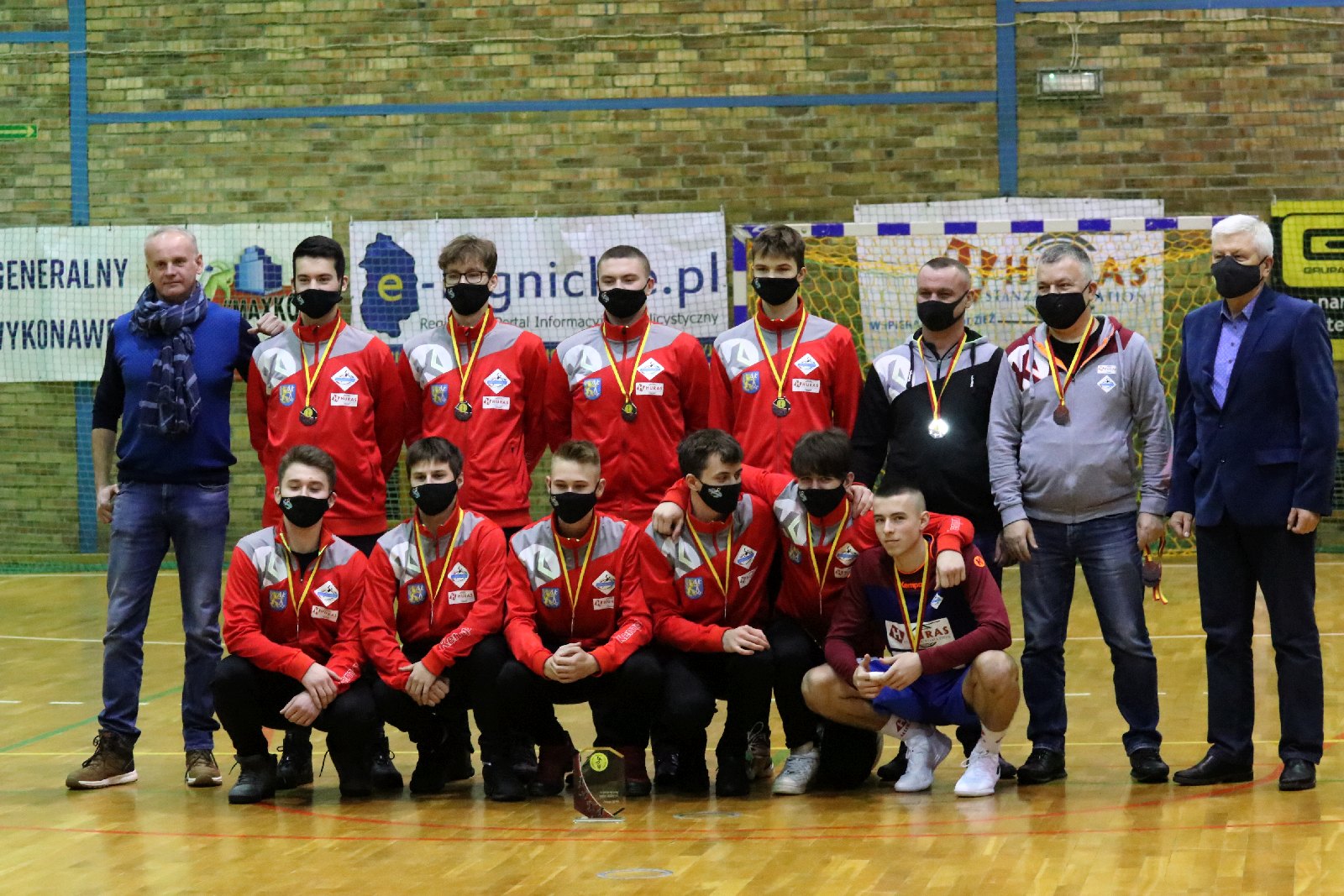 Juniorzy Siódemki odebrali medale za wicemistrzostwo województwa