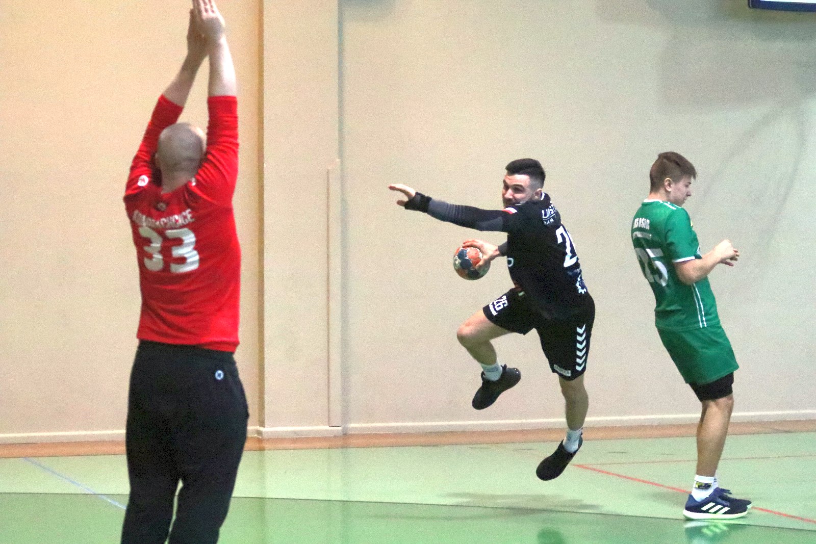 Legniczanie gładko pokonują drużynę z Komprachcic