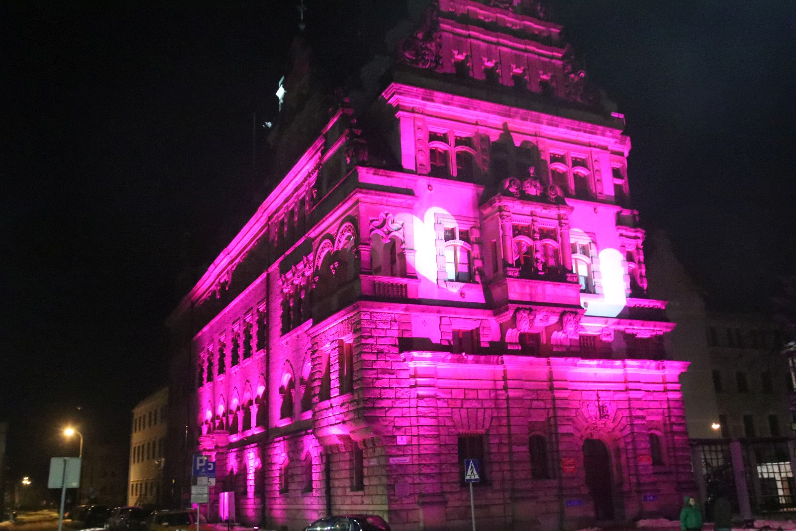 Ratusz okrył się walentynkową iluminacją