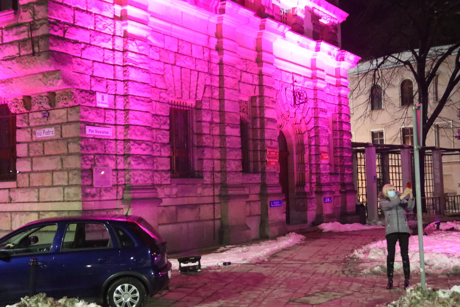 Ratusz okrył się walentynkową iluminacją