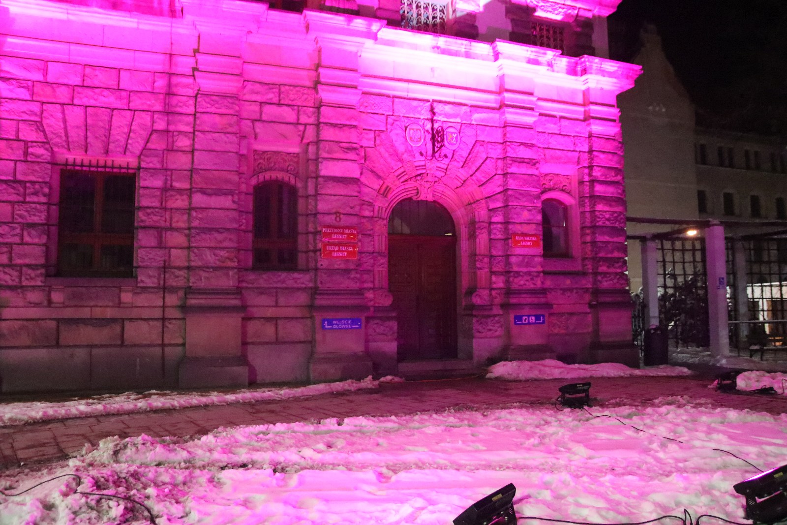Ratusz okrył się walentynkową iluminacją