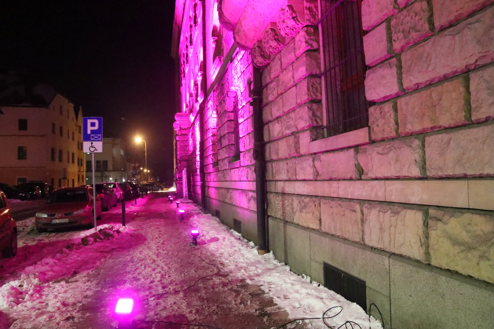 Ratusz okrył się walentynkową iluminacją