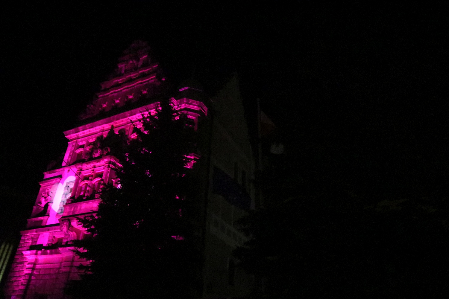 Ratusz okrył się walentynkową iluminacją
