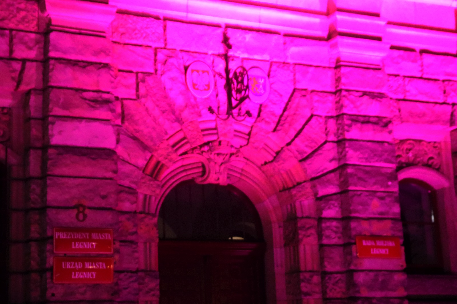 Ratusz okrył się walentynkową iluminacją