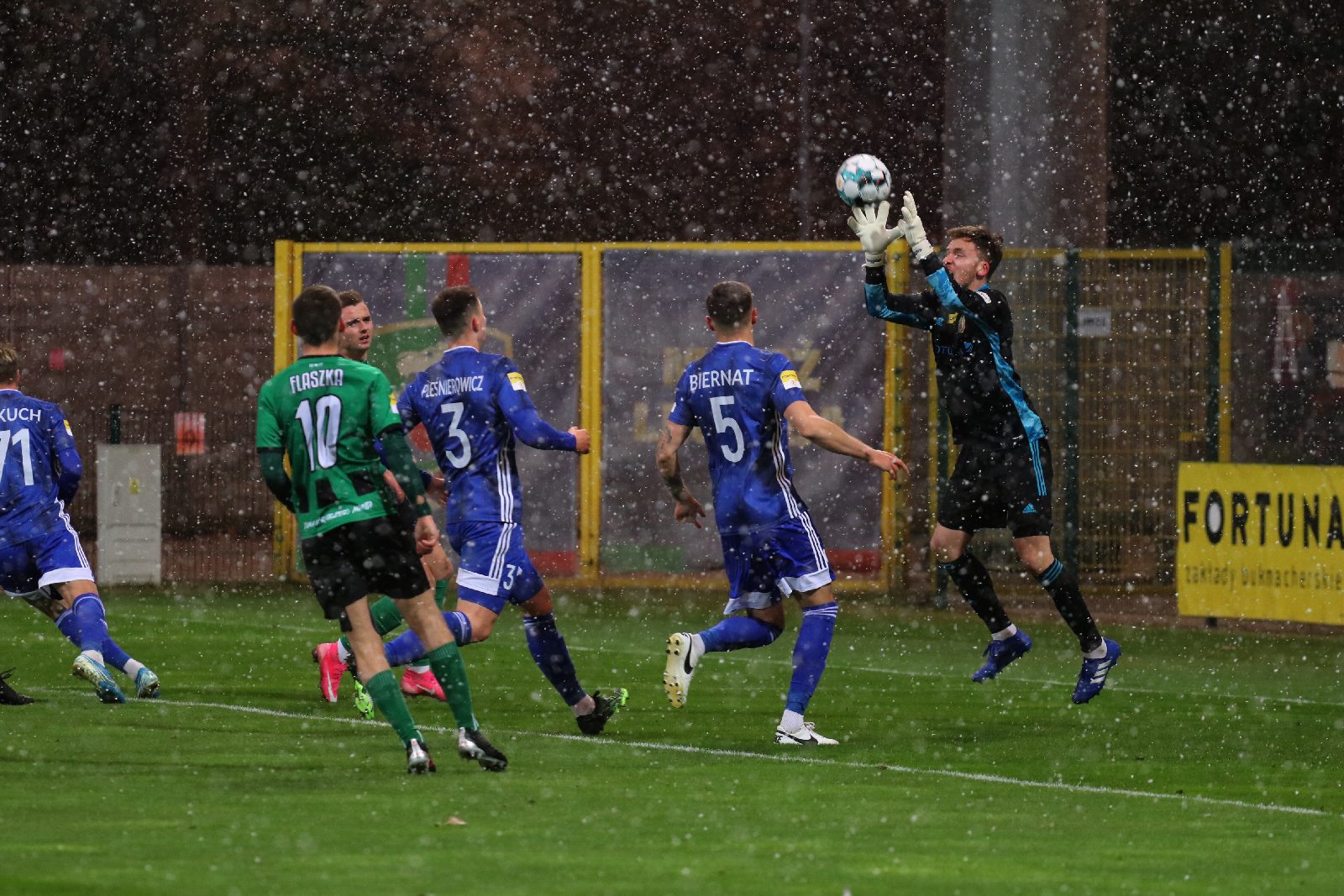 Miedź Legnica pokonuje GKS Bełchatów 3:0