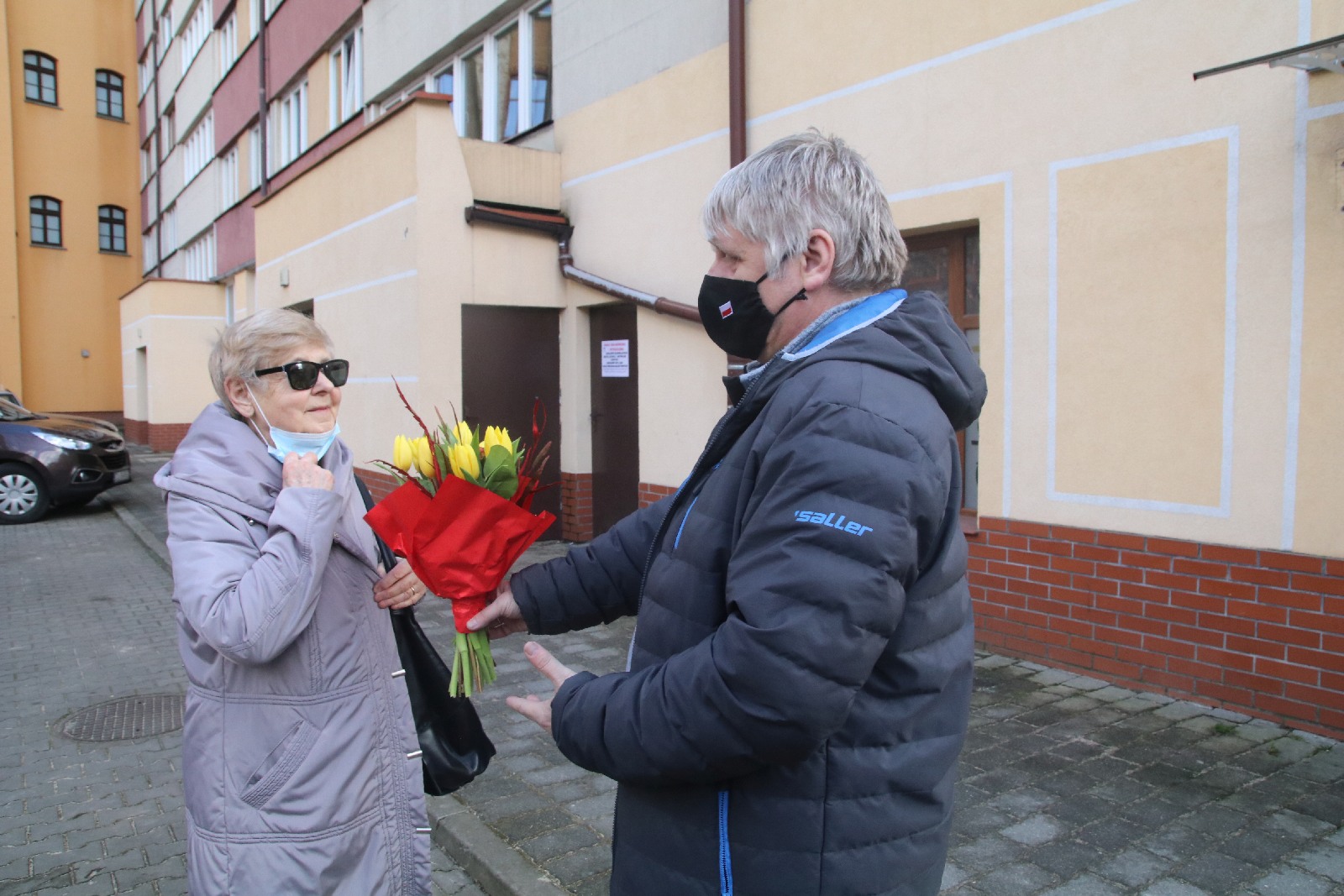 Kwiaty od portalu LCA.PL i kwiaciarni Prestige wywołały uśmiech