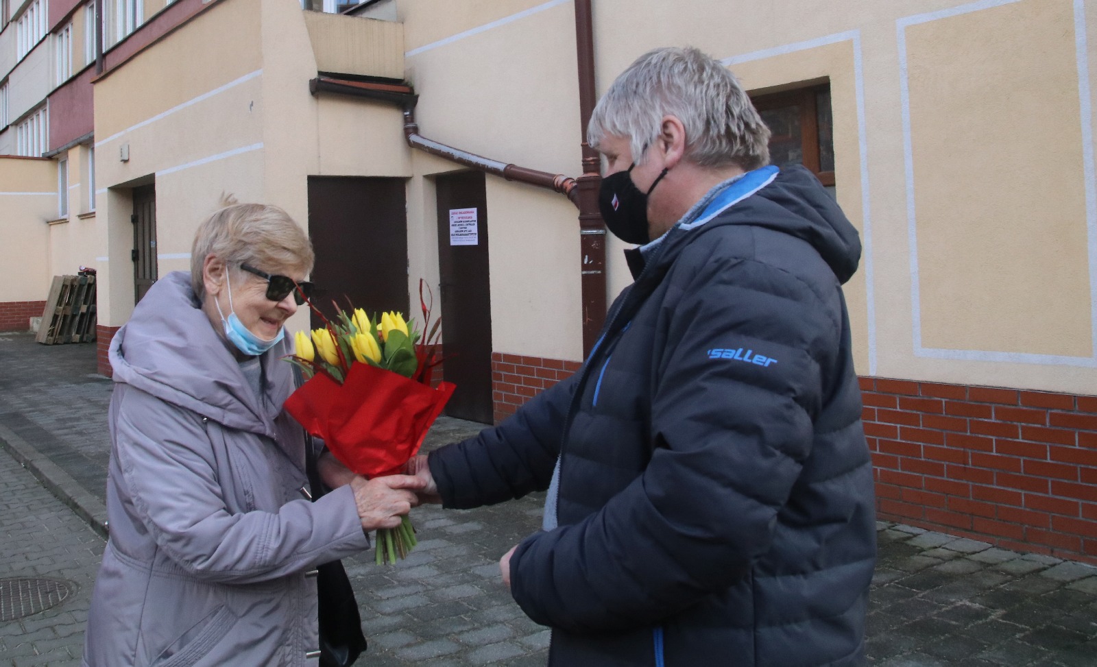 Kwiaty od portalu LCA.PL i kwiaciarni Prestige wywołały uśmiech