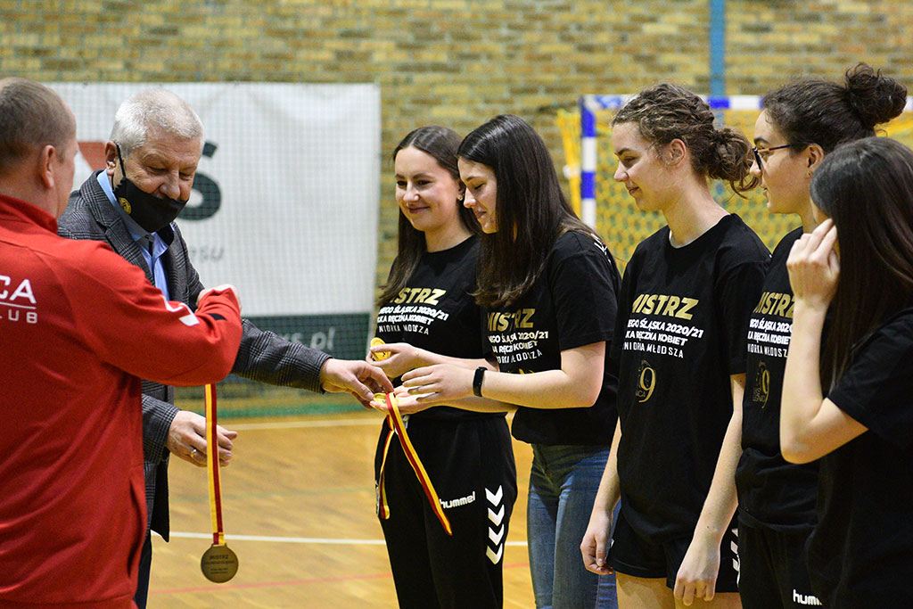 Juniorki młodsze odebrały medale za mistrzostwo Dolnego Śląska