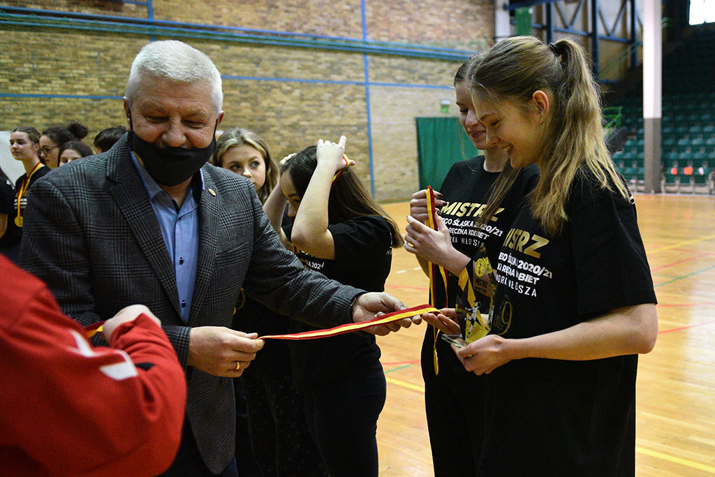 Juniorki młodsze odebrały medale za mistrzostwo Dolnego Śląska