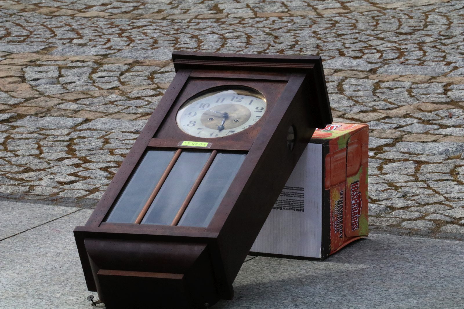 Na rynku zjawili się poszukiwacze antyków i unikalnych bibelotów