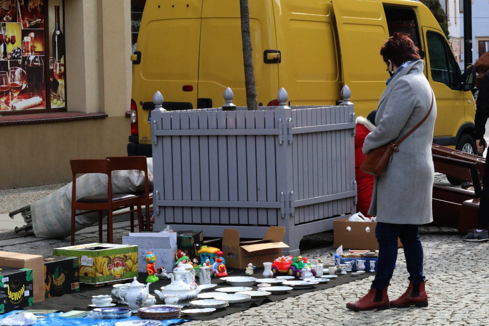 Na rynku zjawili się poszukiwacze antyków i unikalnych bibelotów