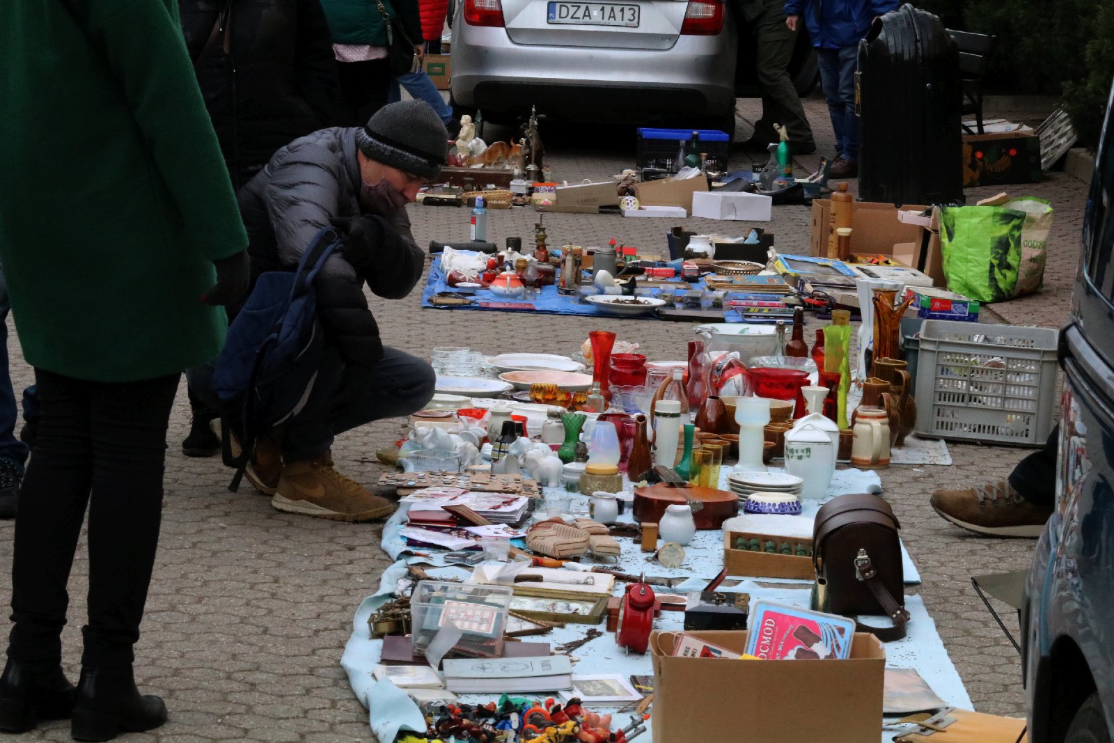 Na rynku zjawili się poszukiwacze antyków i unikalnych bibelotów