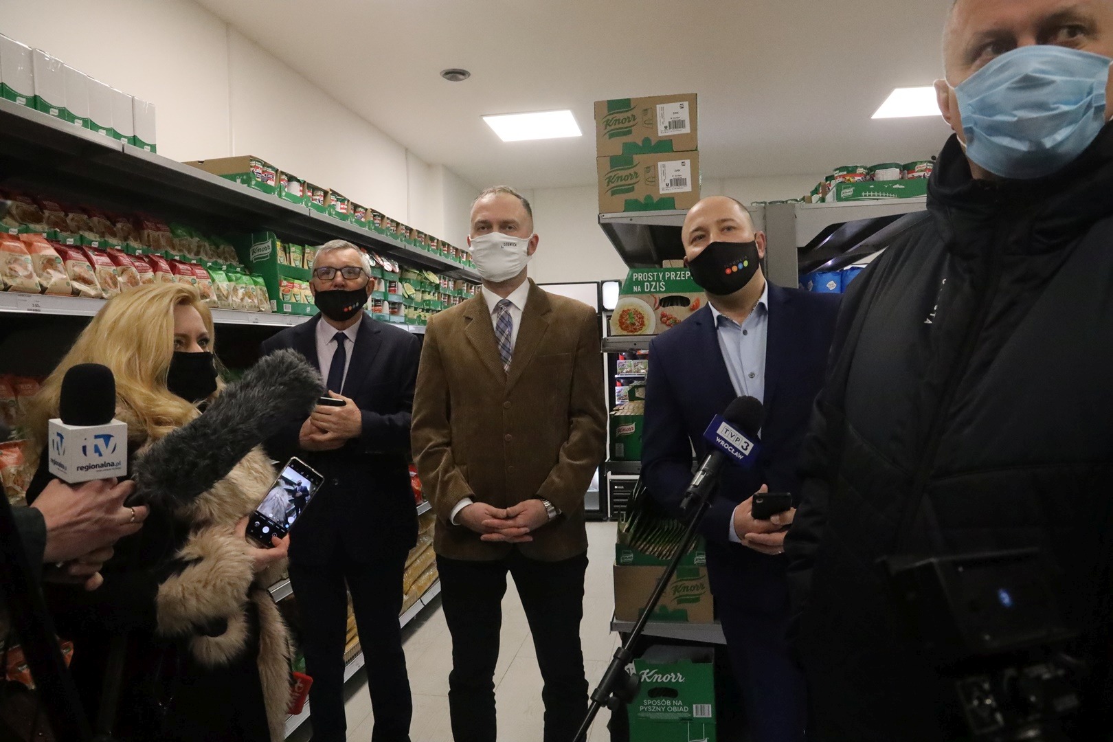 Pierwsi klienci zrobili już  zakupy w sklepie socjalnym