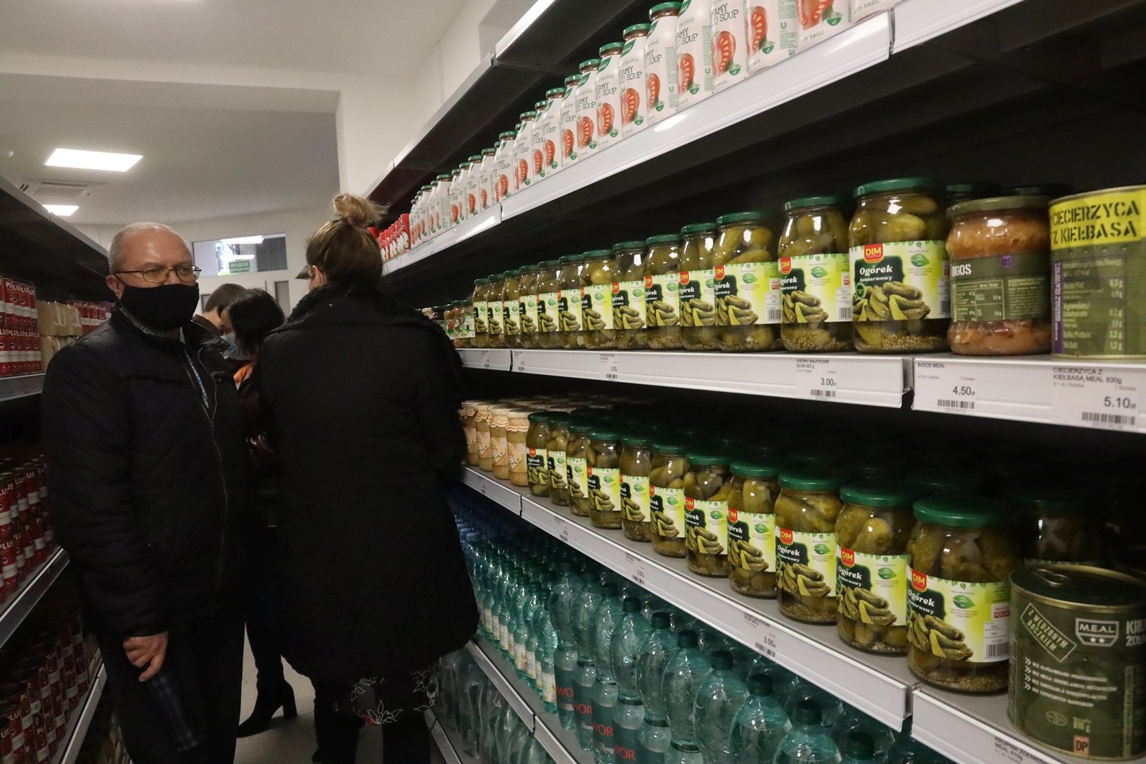 Pierwsi klienci zrobili już  zakupy w sklepie socjalnym