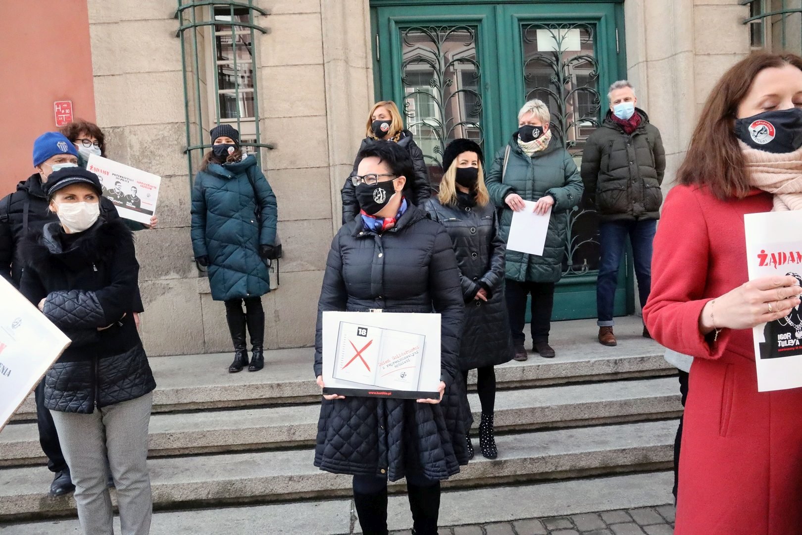 Protest przed Sądem Okręgowym w obronie represjonowanych sędziów