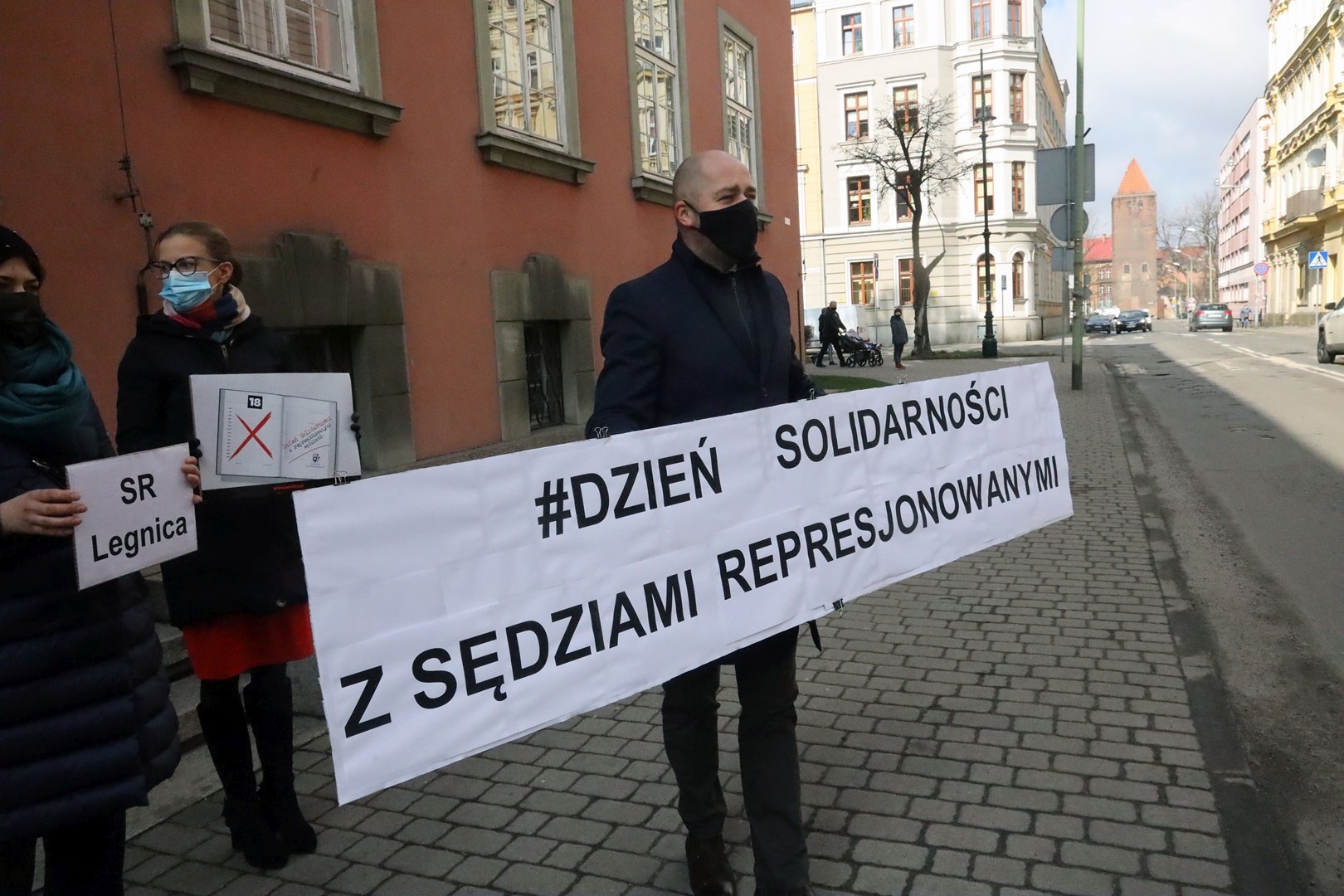 Protest przed Sądem Okręgowym w obronie represjonowanych sędziów