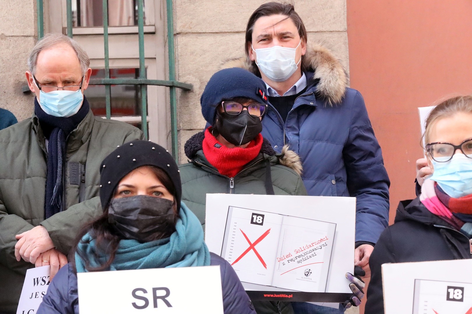 Protest przed Sądem Okręgowym w obronie represjonowanych sędziów