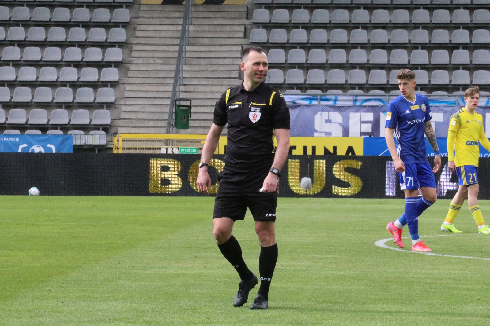 Arka Gdynia bardziej skuteczna i wywozi z Legnicy trzy punkty