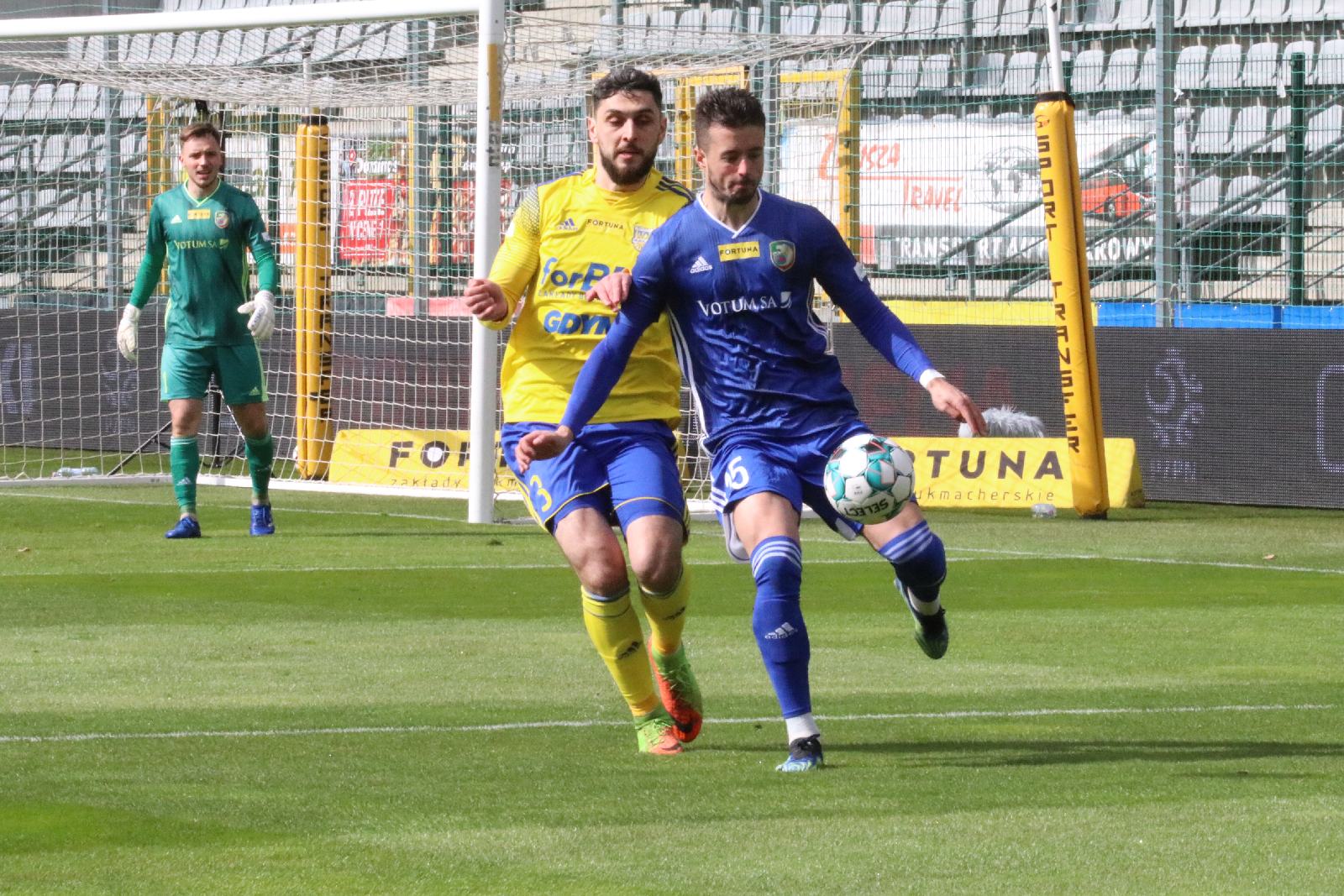 Arka Gdynia bardziej skuteczna i wywozi z Legnicy trzy punkty