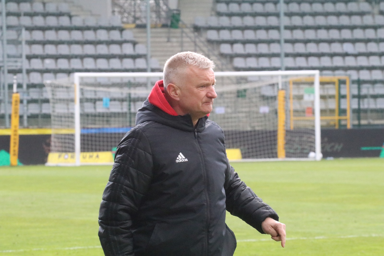 Arka Gdynia bardziej skuteczna i wywozi z Legnicy trzy punkty