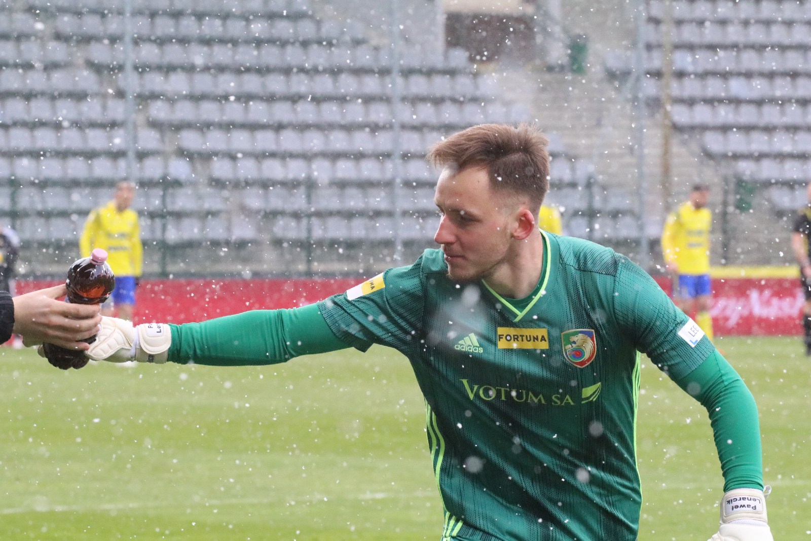 Arka Gdynia bardziej skuteczna i wywozi z Legnicy trzy punkty