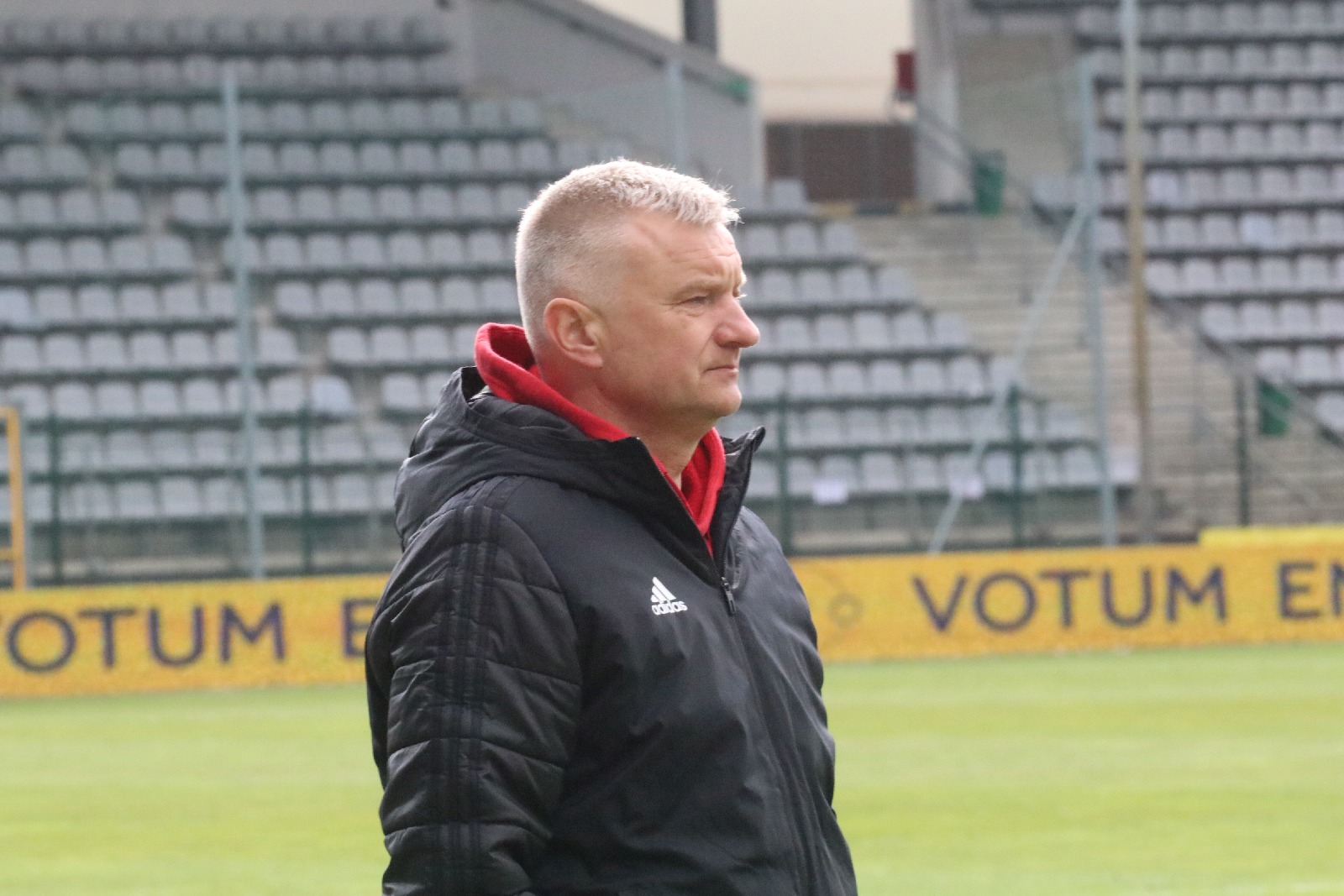 Arka Gdynia bardziej skuteczna i wywozi z Legnicy trzy punkty