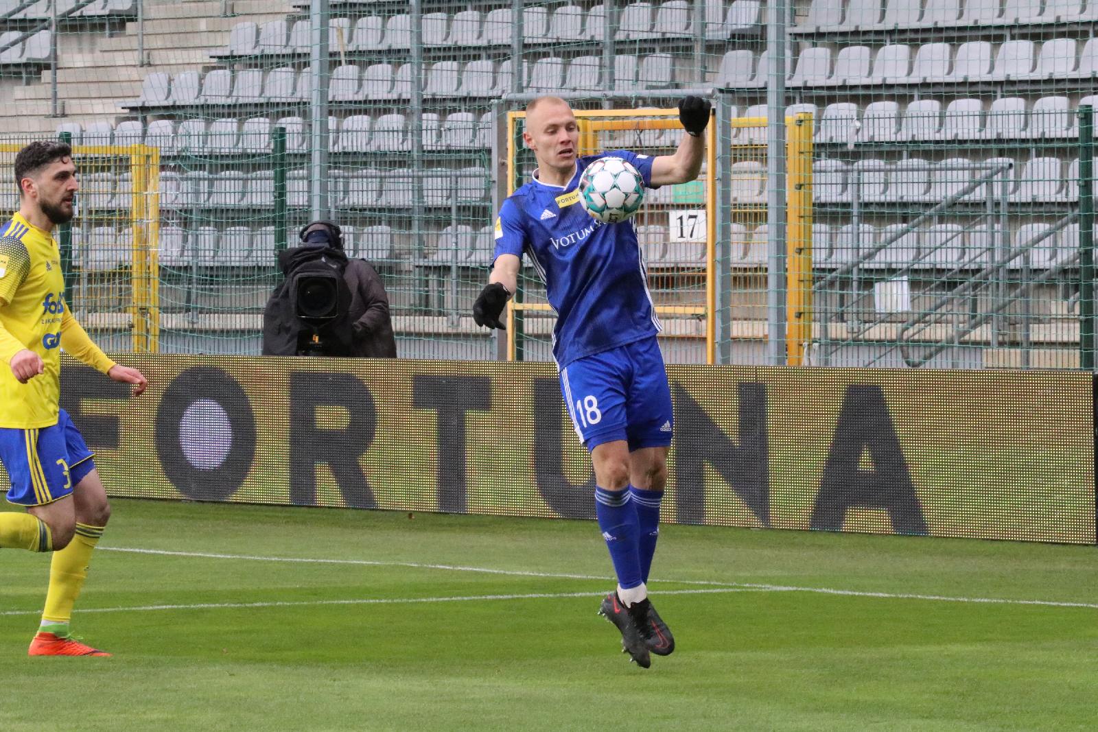 Arka Gdynia bardziej skuteczna i wywozi z Legnicy trzy punkty