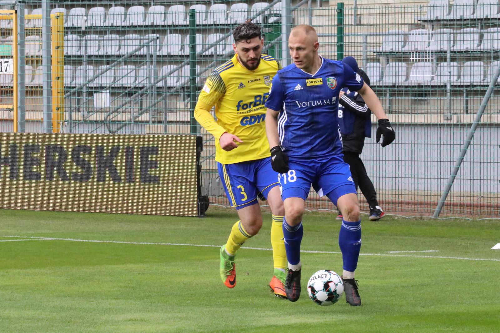 Arka Gdynia bardziej skuteczna i wywozi z Legnicy trzy punkty