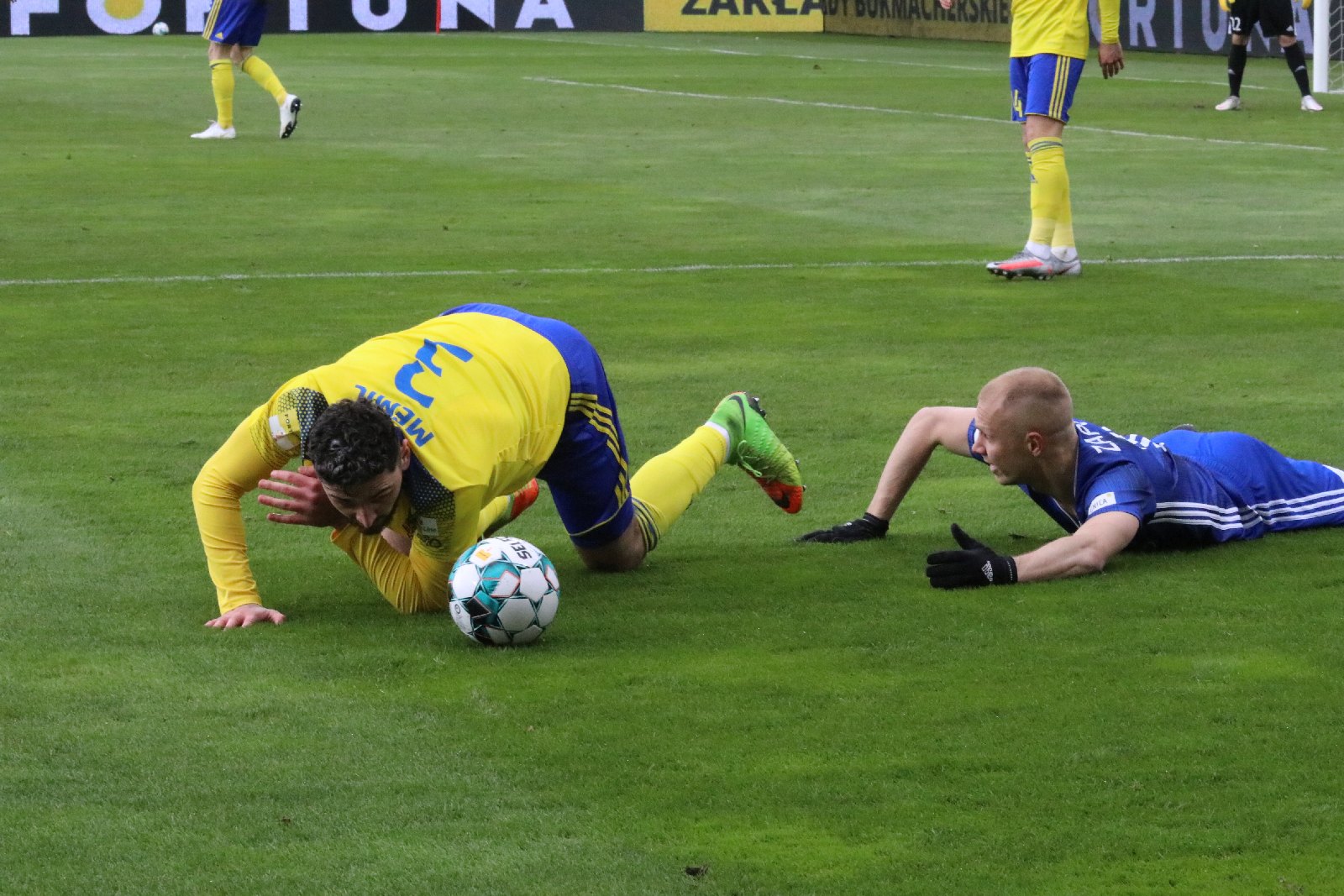 Arka Gdynia bardziej skuteczna i wywozi z Legnicy trzy punkty
