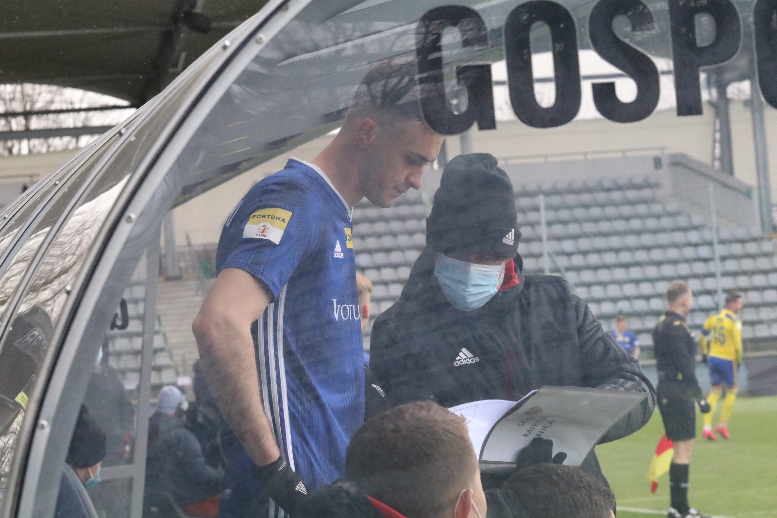 Arka Gdynia bardziej skuteczna i wywozi z Legnicy trzy punkty