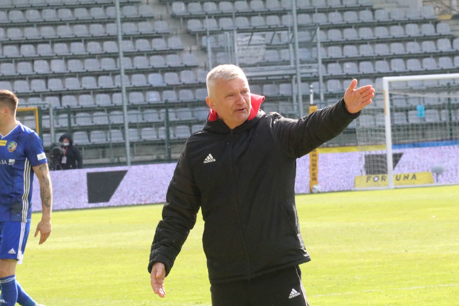 Arka Gdynia bardziej skuteczna i wywozi z Legnicy trzy punkty