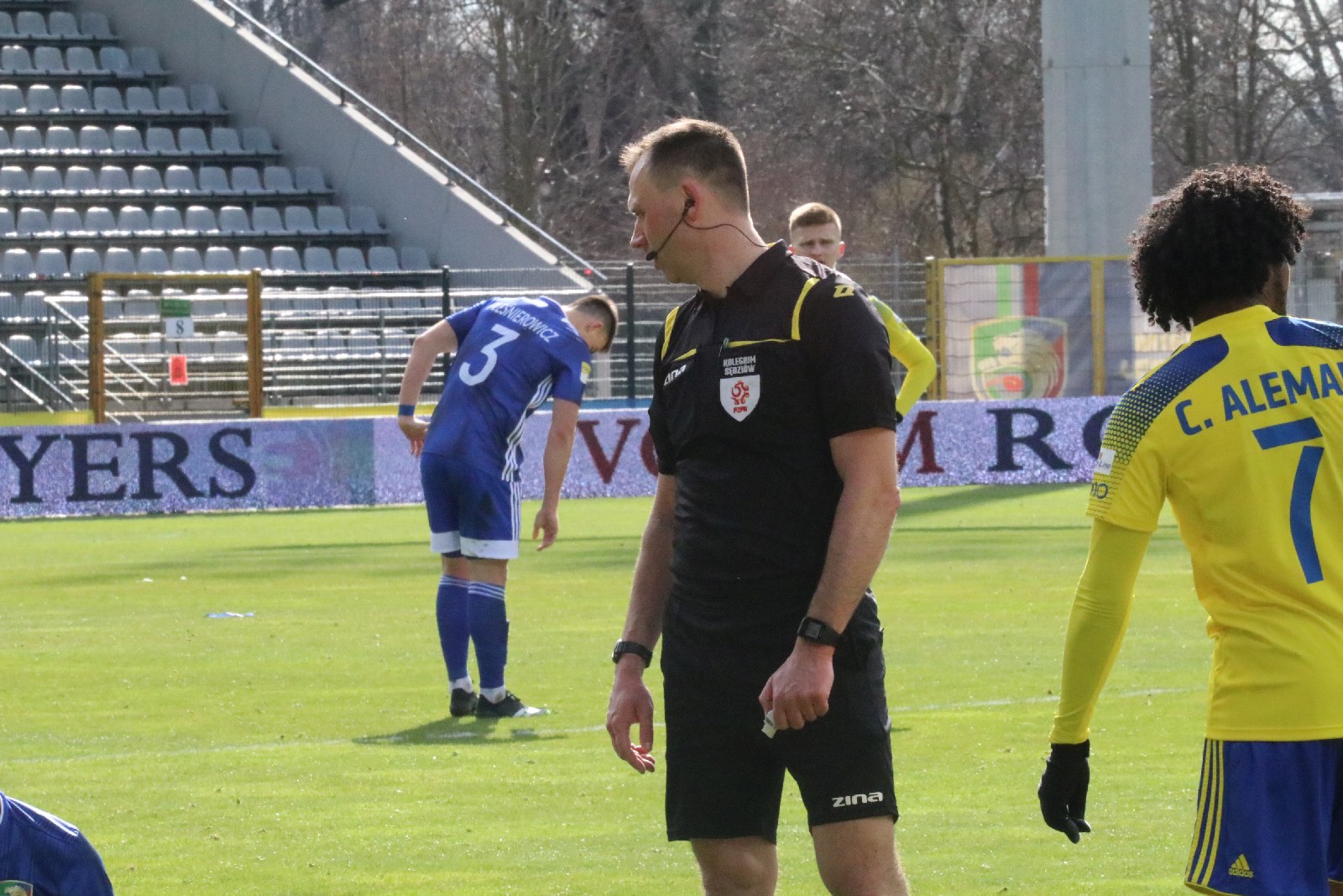 Arka Gdynia bardziej skuteczna i wywozi z Legnicy trzy punkty