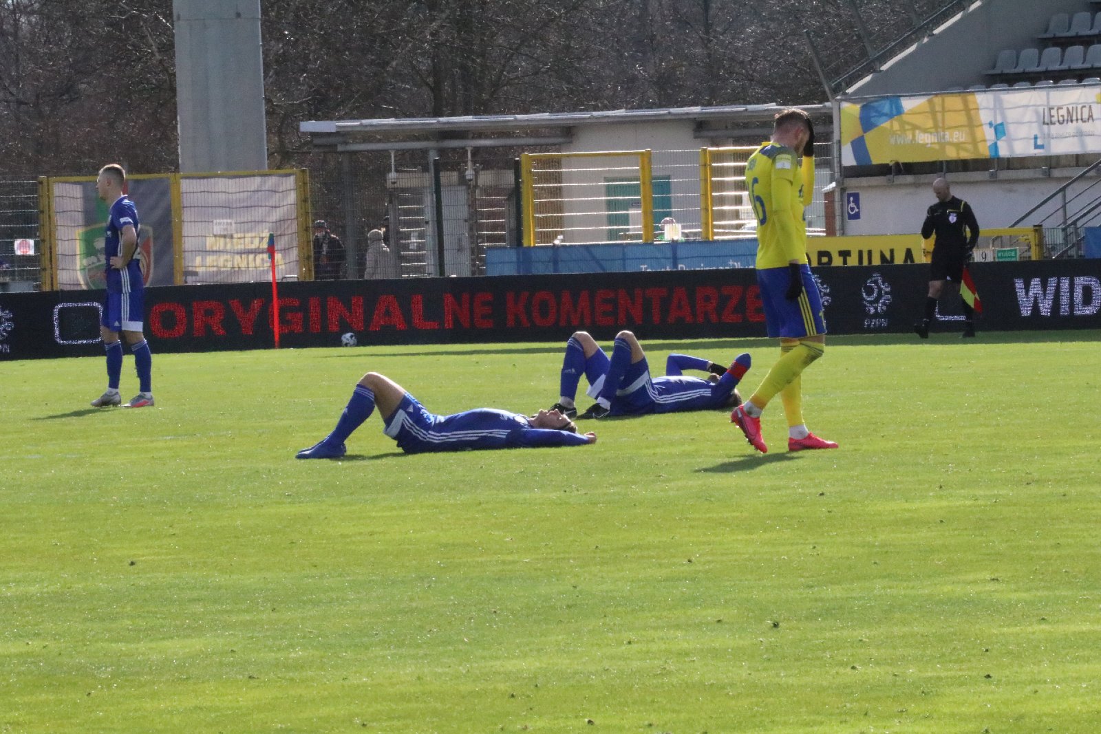 Arka Gdynia bardziej skuteczna i wywozi z Legnicy trzy punkty