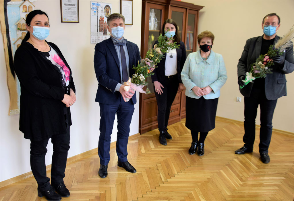 Warsztaty z panią Emilią, czyli jak zrobić wielkanocną palmę