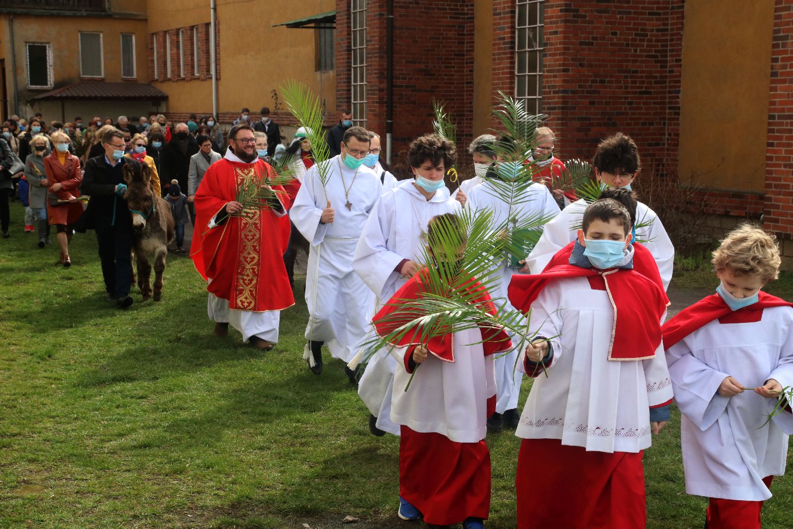 Inscenizacja wjazdu Pana Jezusa na osiołku do Jerozolimy
