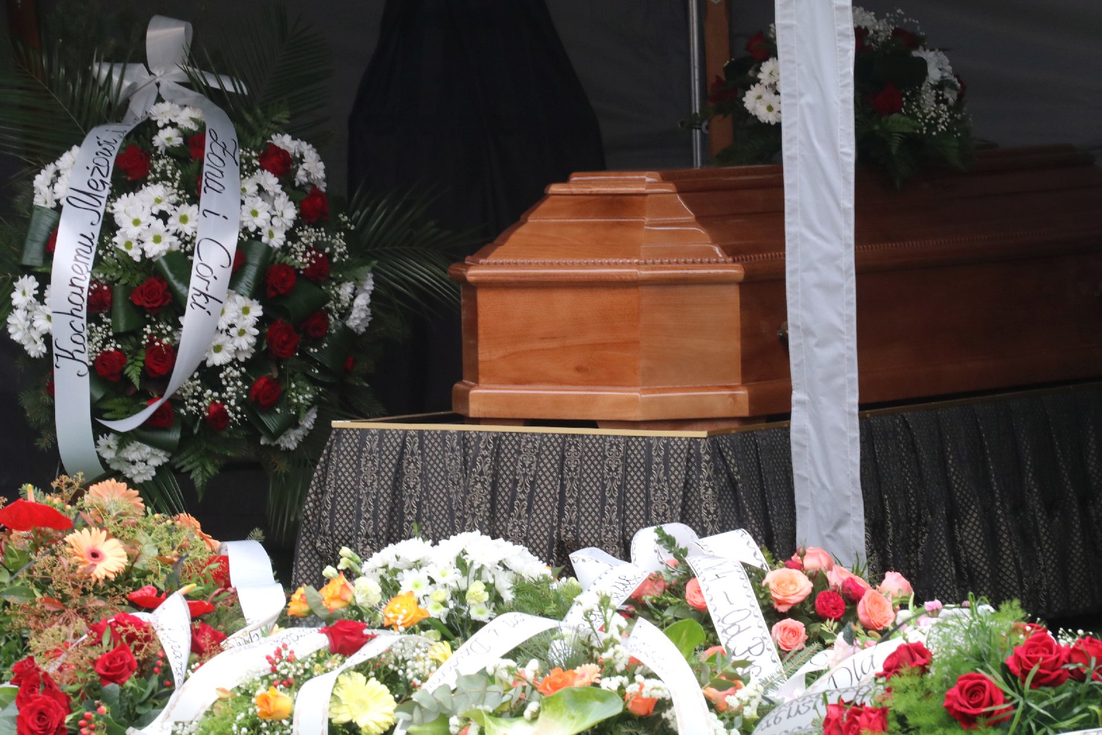 Pogrzeb Ryszarda Maciaka nauczyciela fizyki w Legnicy