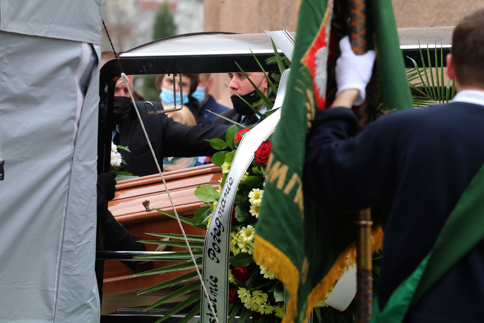 Pogrzeb Ryszarda Maciaka nauczyciela fizyki w Legnicy