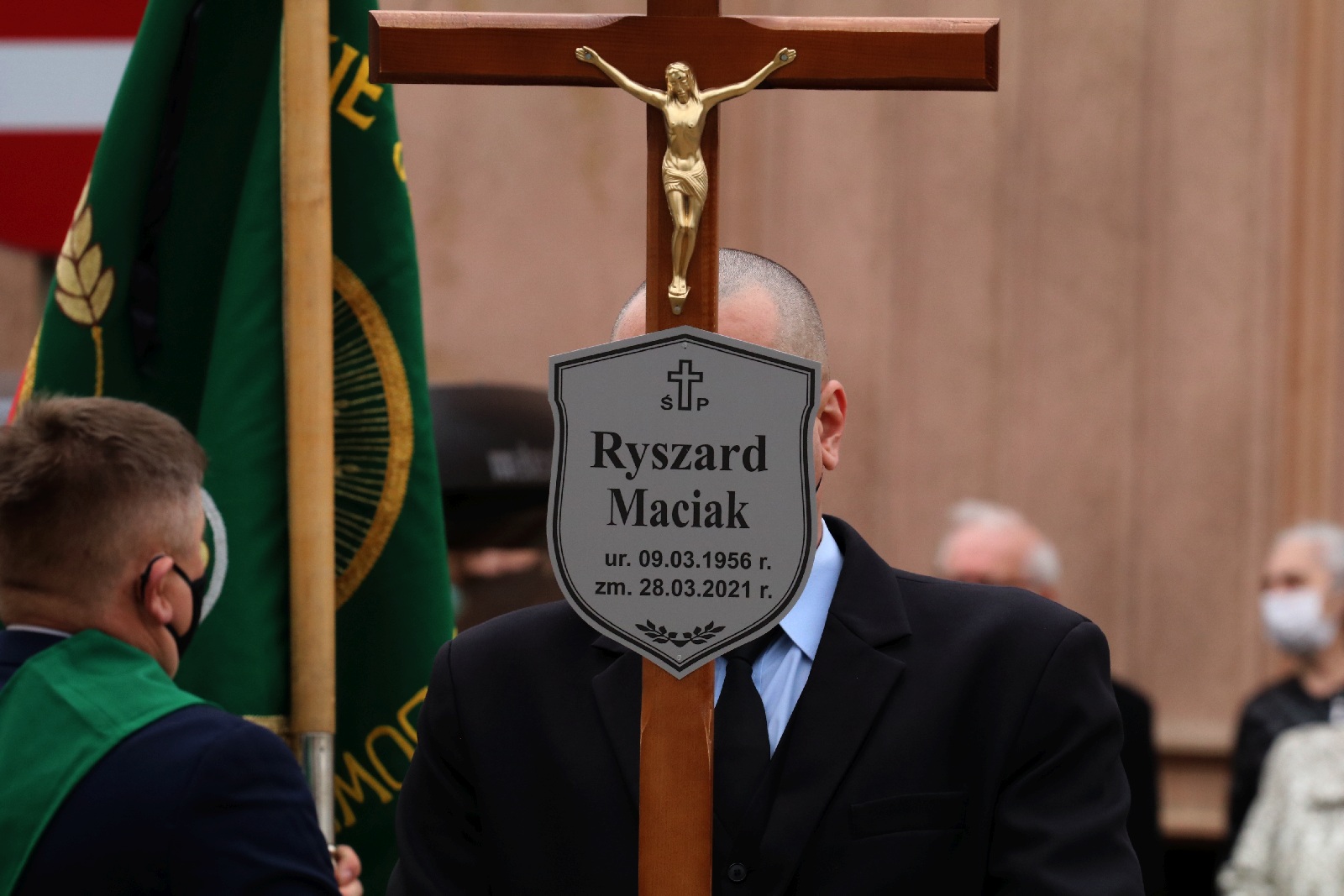 Pogrzeb Ryszarda Maciaka nauczyciela fizyki w Legnicy