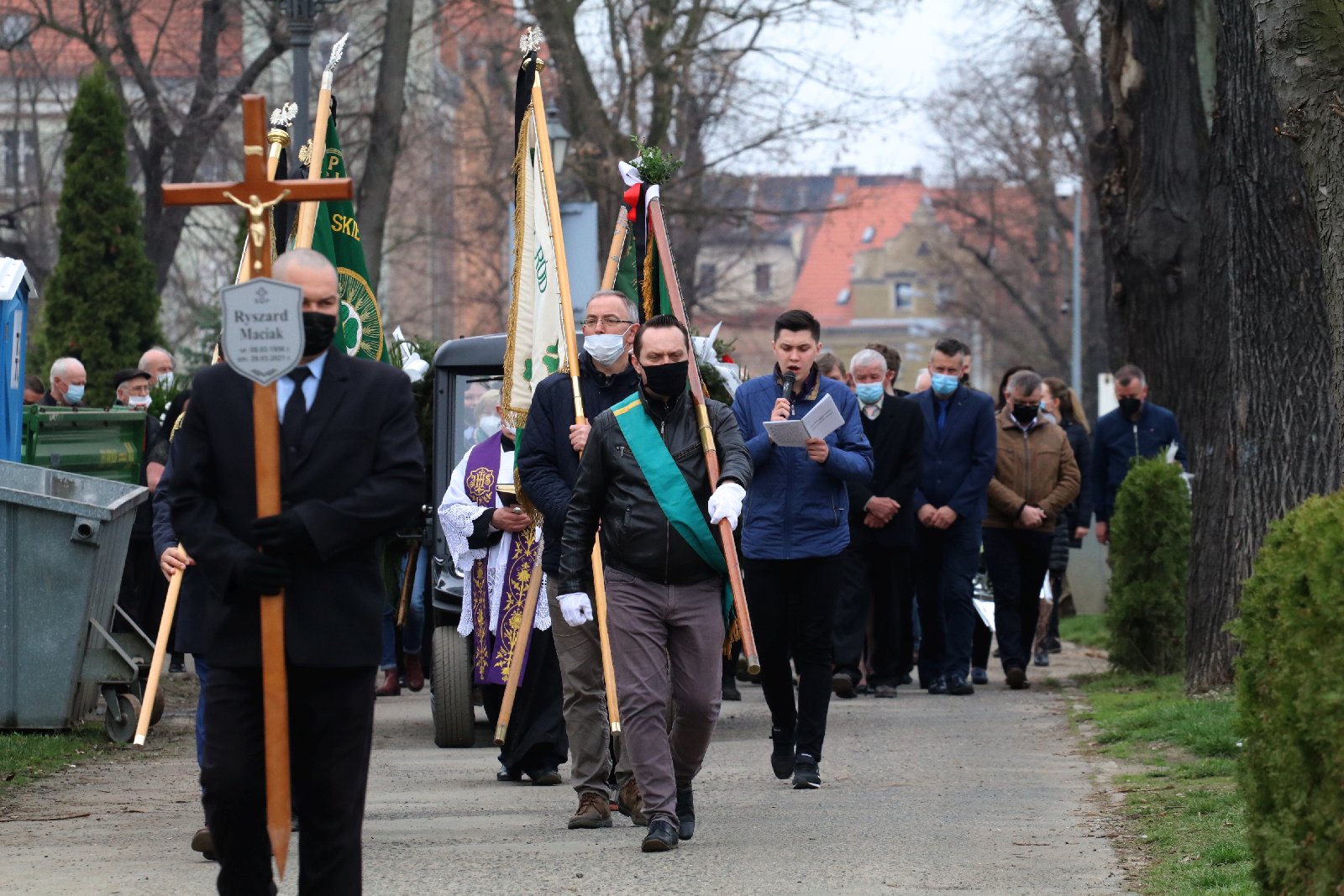 Pogrzeb Ryszarda Maciaka nauczyciela fizyki w Legnicy