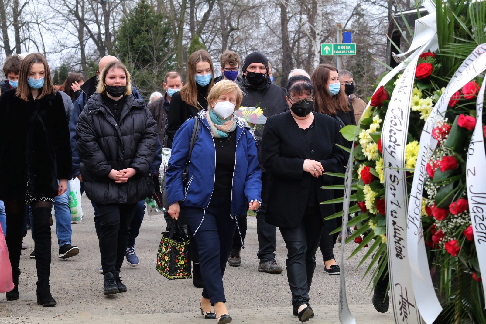 Pogrzeb Ryszarda Maciaka nauczyciela fizyki w Legnicy