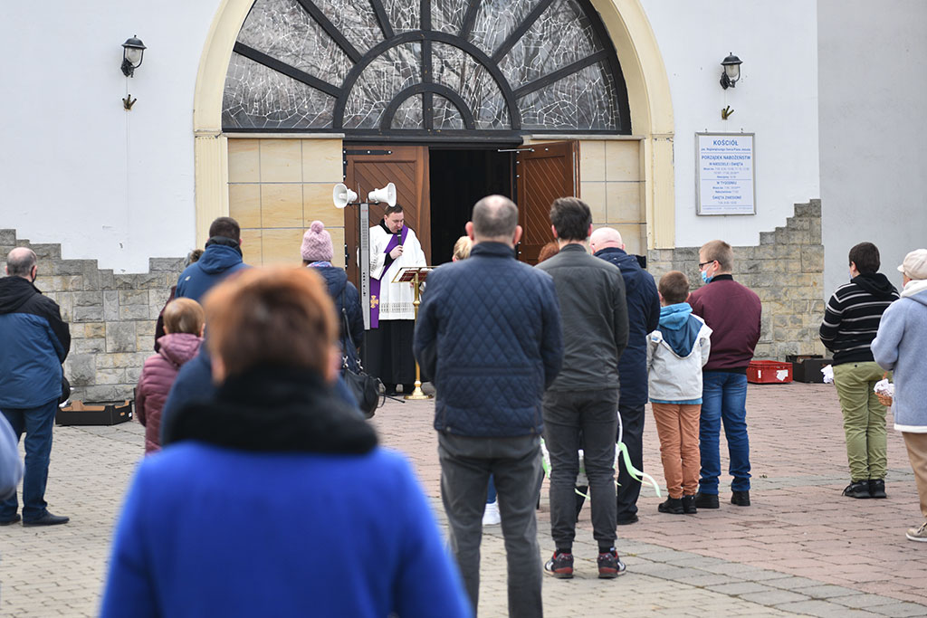 Poświęcenie pokarmów w legnickich parafiach