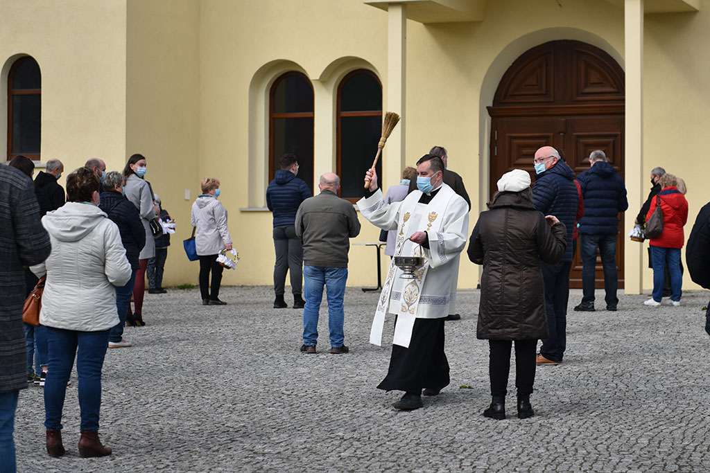 Poświęcenie pokarmów w legnickich parafiach