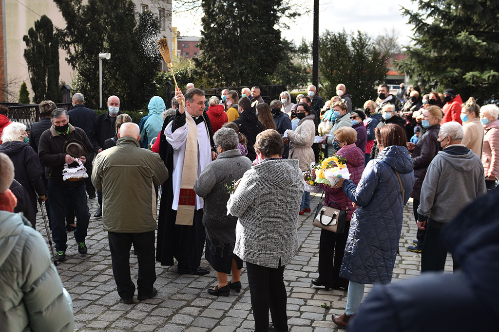 Poświęcenie pokarmów w legnickich parafiach