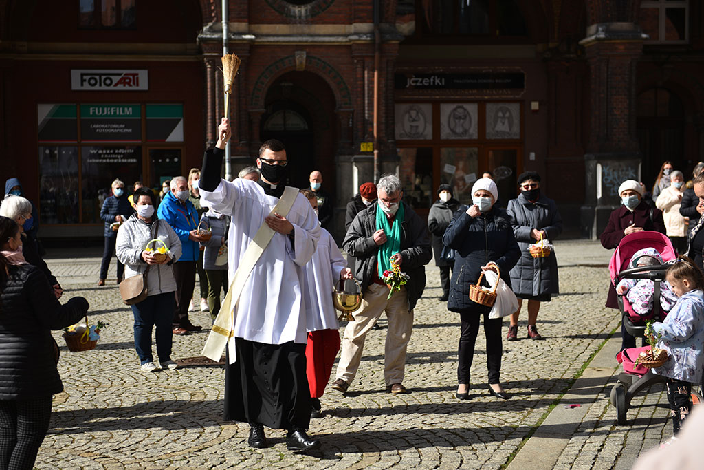 Poświęcenie pokarmów w legnickich parafiach