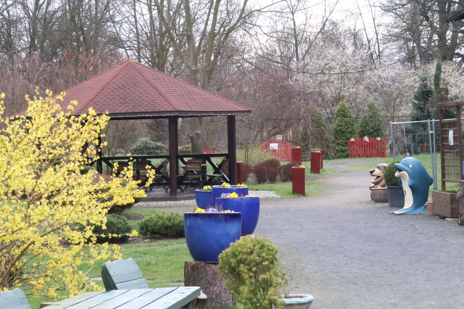 Z wizytą w mini zoo i na budowie palmiarni