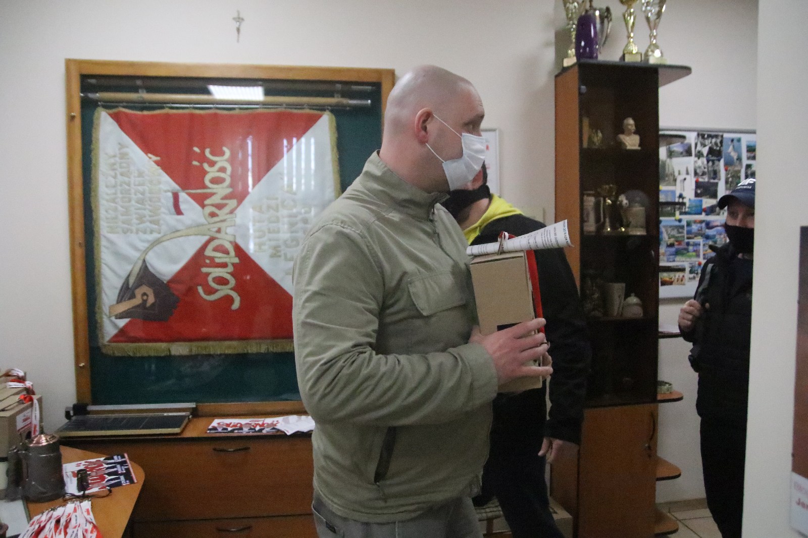 Okolicznościowe kufle i piwo dla hutników z Solidarności