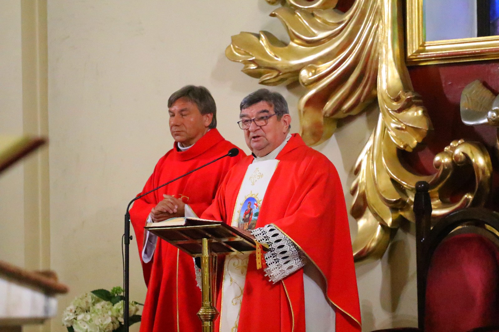 Uroczysta msza z okazji Dnia Strażaka w kościele na Piekarach