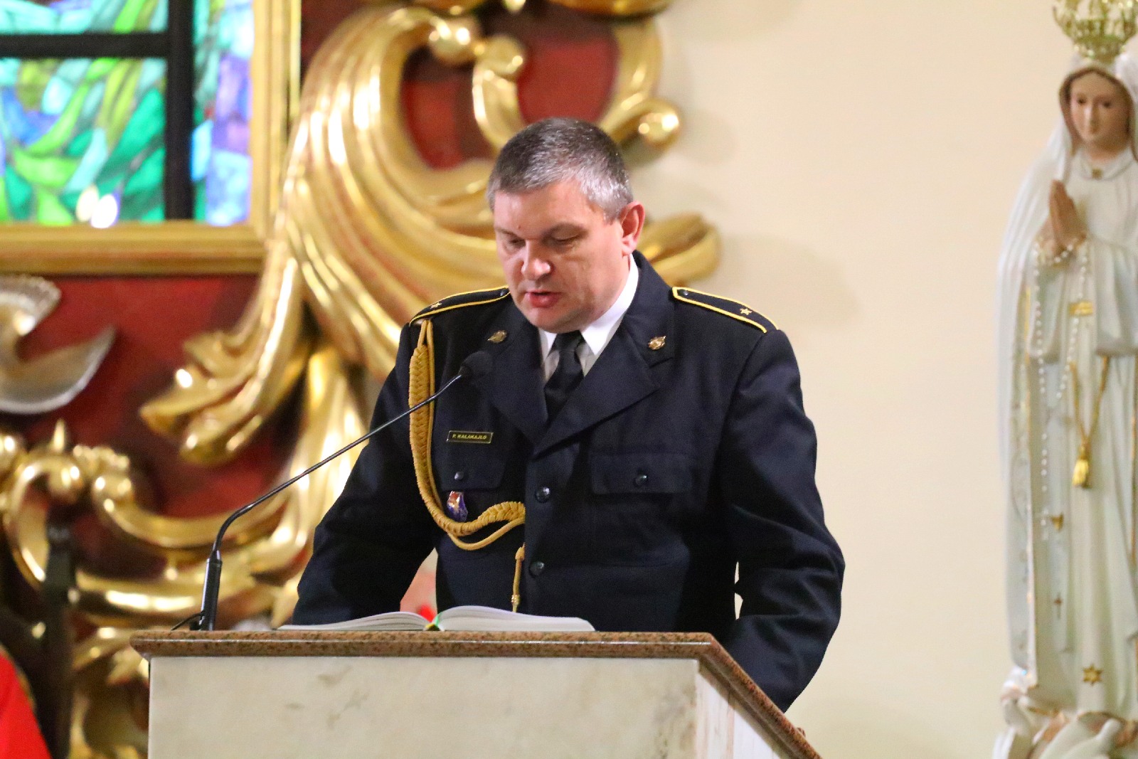 Uroczysta msza z okazji Dnia Strażaka w kościele na Piekarach