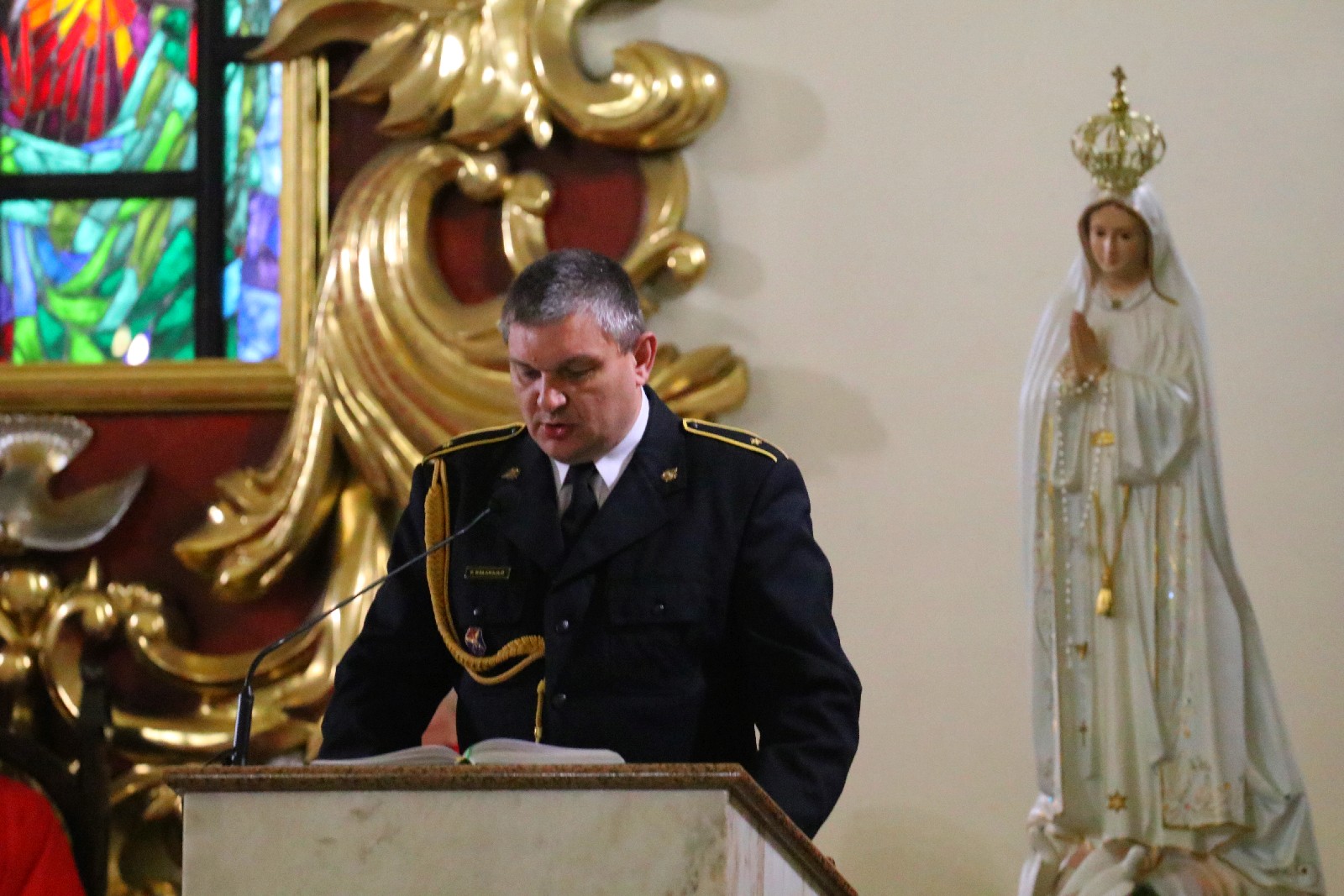 Uroczysta msza z okazji Dnia Strażaka w kościele na Piekarach